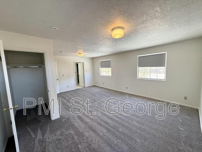 Building Photo - 2506 W Grandview Dr