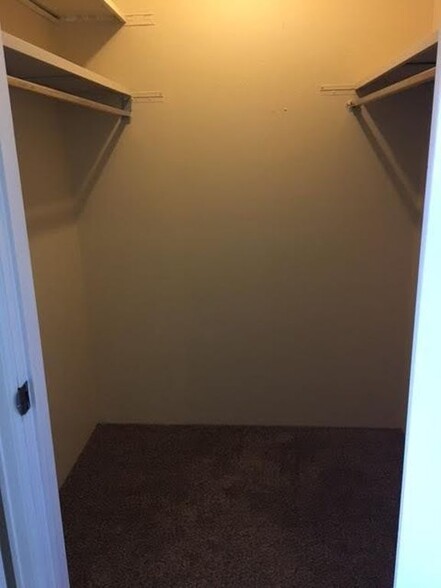 Walk in closet - 645 Manhattan Pl