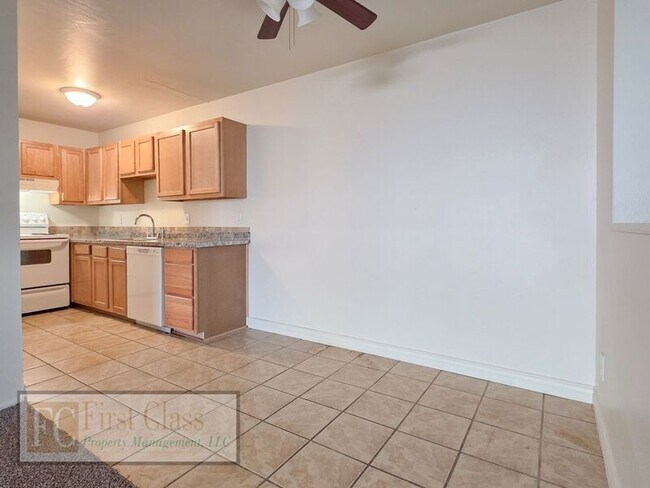 Building Photo - 17140 SW Heritage Ct