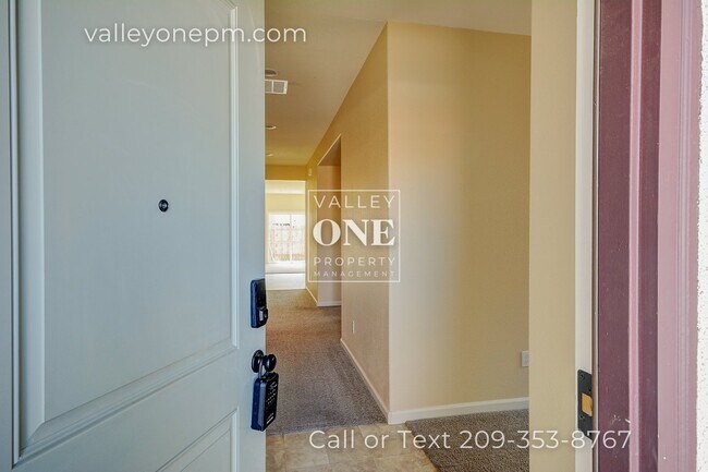 Building Photo - 637 Mansfield Dr