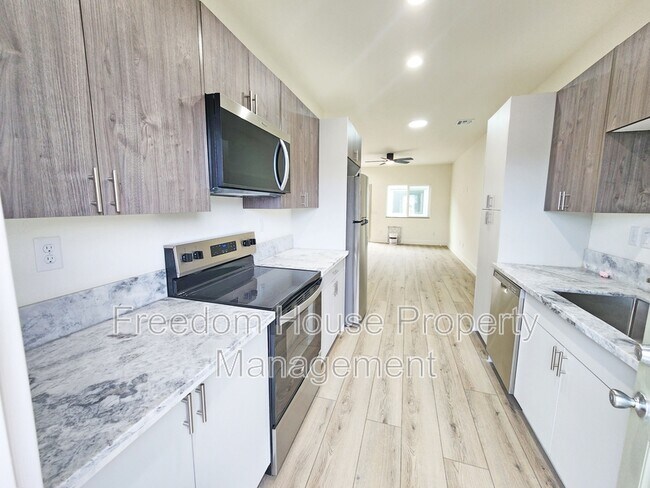 Building Photo - 1340 Arrowhead St