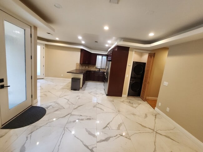 Building Photo - 11131 Sunshine Ter