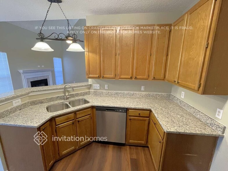 Building Photo - 3869 Longwood Dr SW