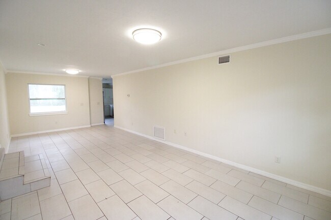 Building Photo - 10907 SW 24th Ave