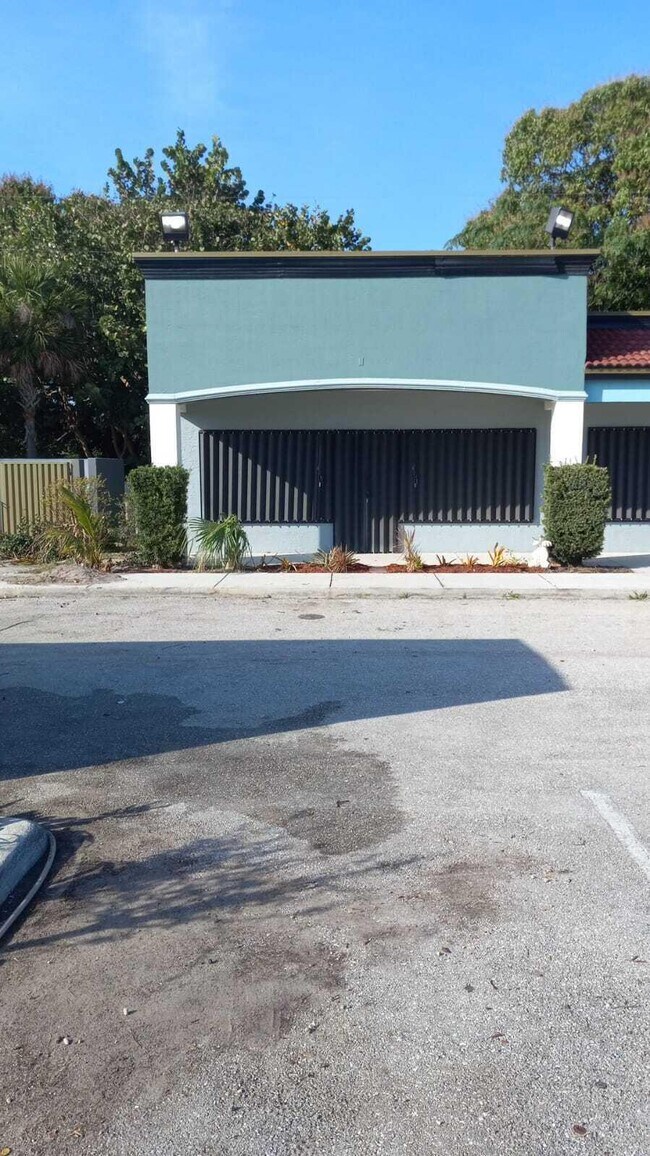 Building Photo - 2701 President Barack Obama Hwy