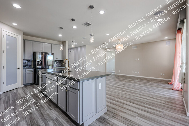 Building Photo - 3090 S Jasmine Dr