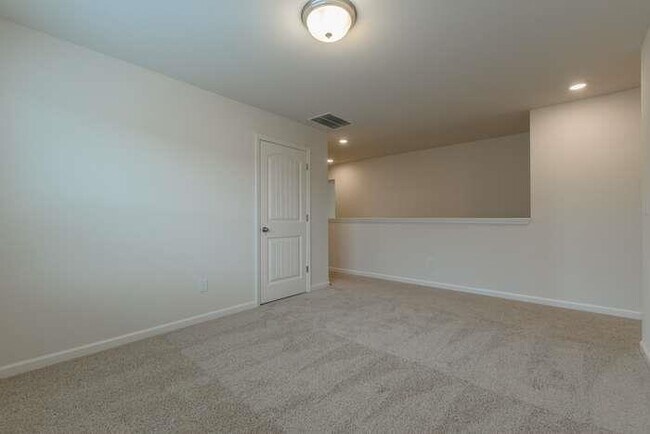 Building Photo - 123 Wayside Terrace
