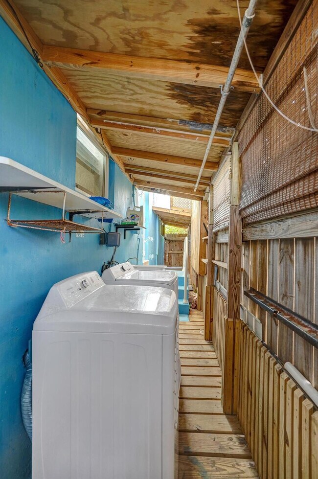 Building Photo - 326 Madison St