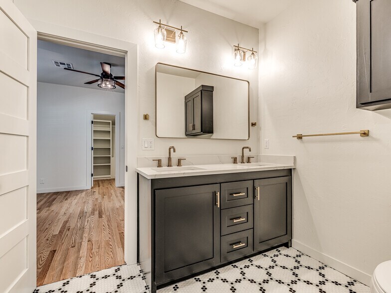 Building Photo - 828 NW 32nd St