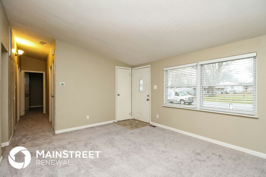 Building Photo - 420 Holiday Dr