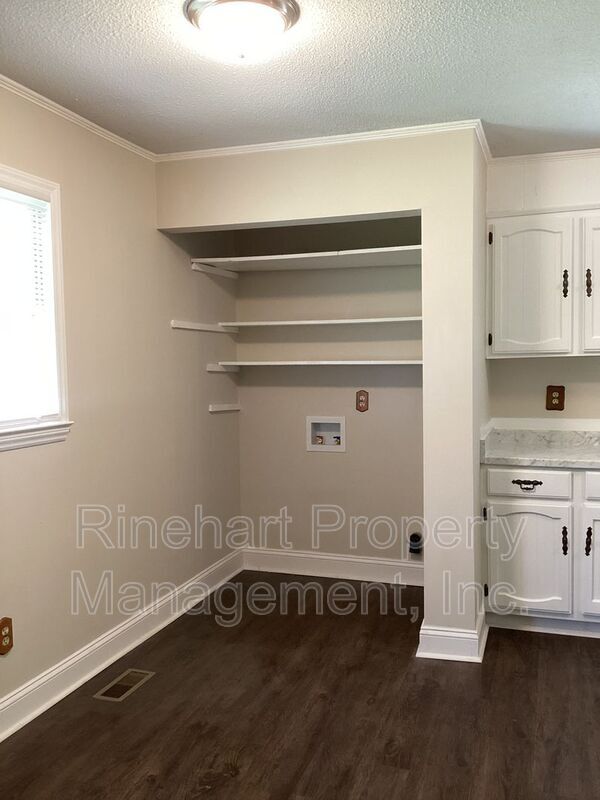 Building Photo - 760 Goudlock Rd