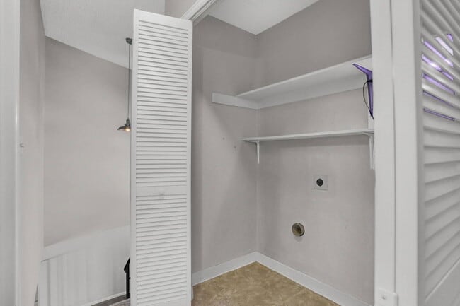 Building Photo - 7480 Alameda Ct