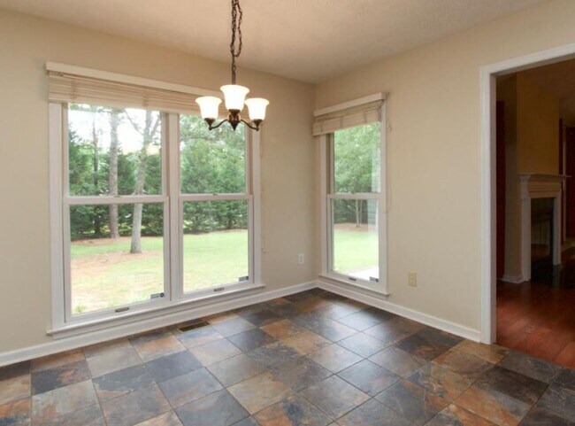Kitchen Nook - 121 Rothbury Dr