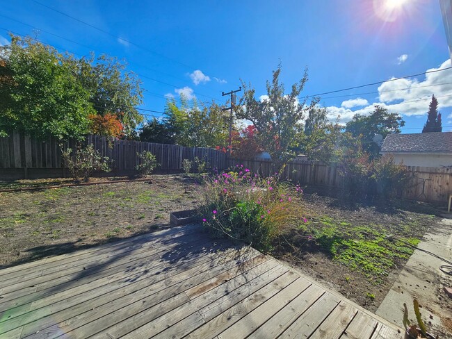 Building Photo - Beautifully updated 3-bedroom, 2-bath single-story home in one of El Sobrante’s most desirable ne...
