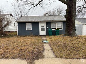 Building Photo - Cute 2 Bedroom Ranch