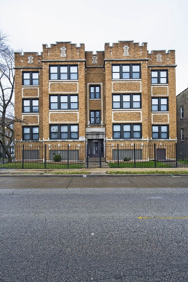 Building Photo - 6401-03 S California Ave 2749-57 W 64th St Chicago, IL 60629