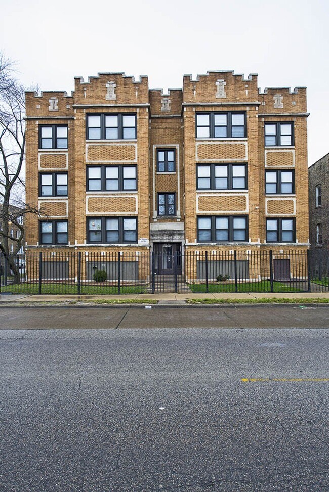 Building Photo - 6401 S California