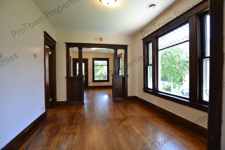 Building Photo - 835 N Broadway St