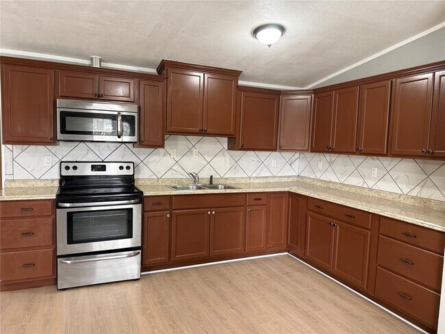 Building Photo - 7200 Fm 487