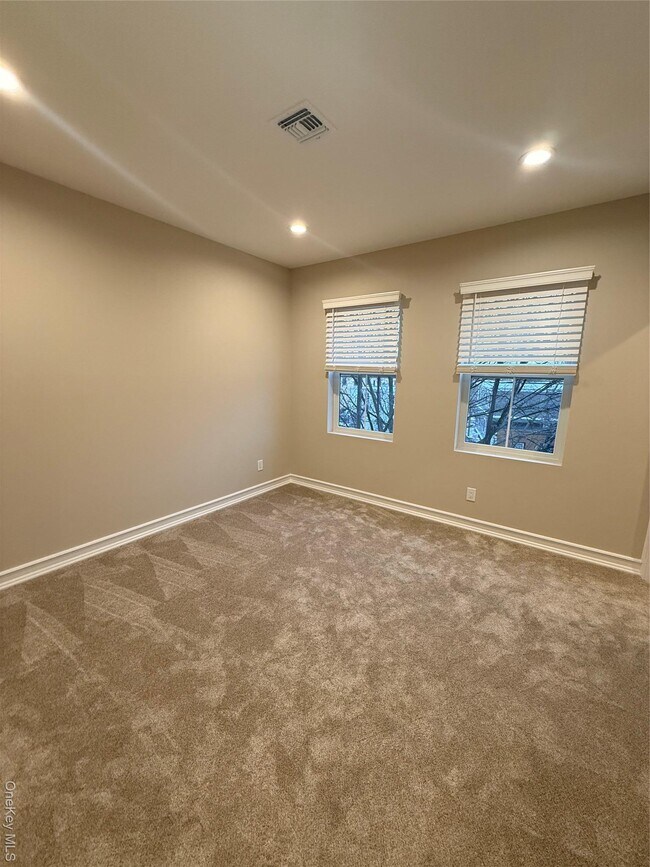 Building Photo - 122 Greenwich Ave