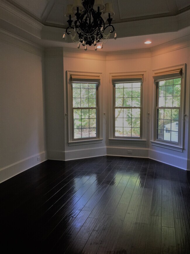 Building Photo - 5000 Wildeoak Trail