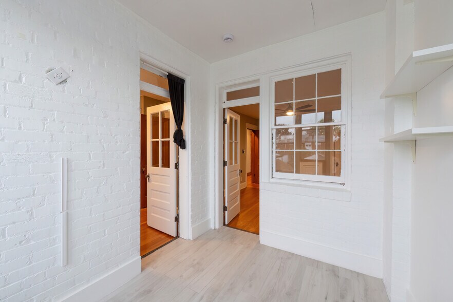 Building Photo - 317 Ingraham St NW