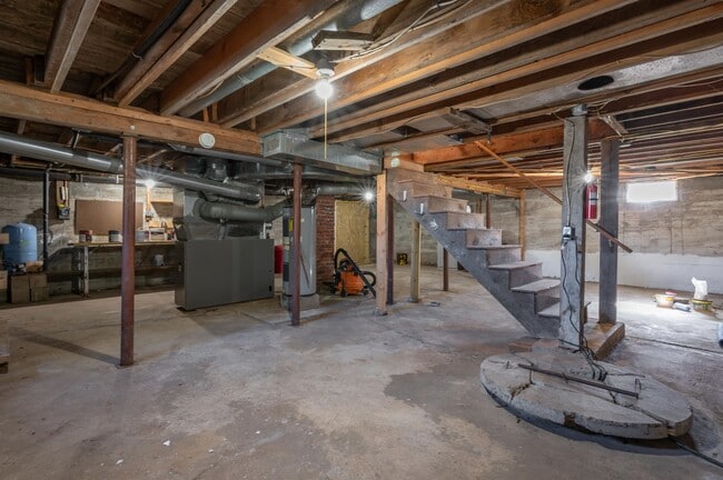 Building Photo - 12 Pound Rd
