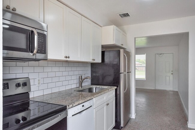 Building Photo - 4882 Jefferson Rd