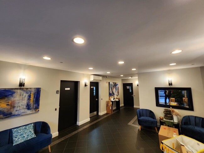 Building Photo - 4301 Park Ave