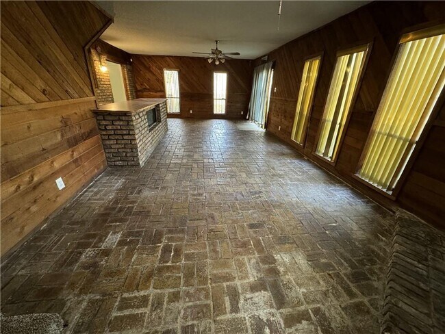 Building Photo - 7445 Bowers Ln