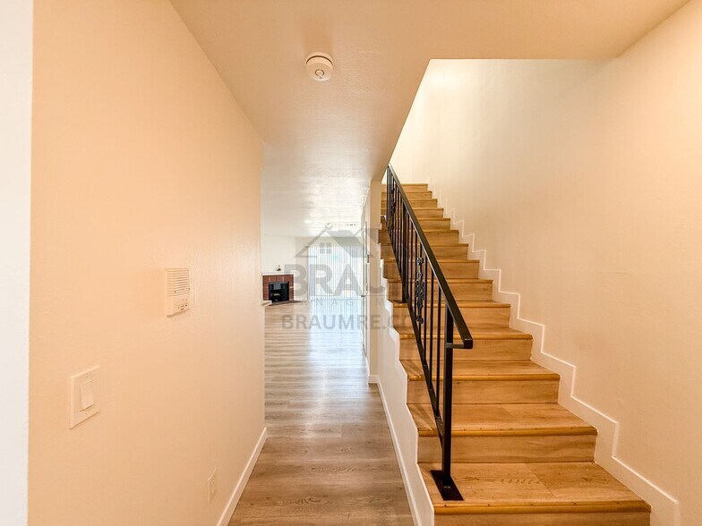 Building Photo - 11839 Burbank Blvd