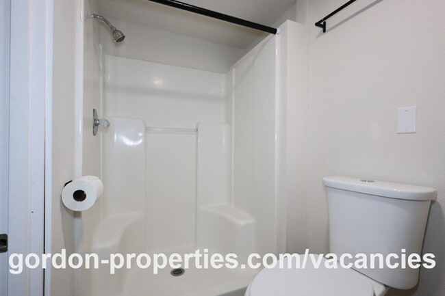 Building Photo - Saint Helens OR - newly renovated 1 bedroom apartment