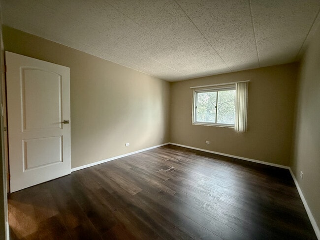 Building Photo - 3851 N Parkway Dr