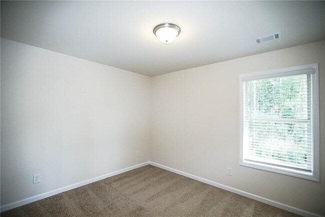 Building Photo - 327 Cashes Ct