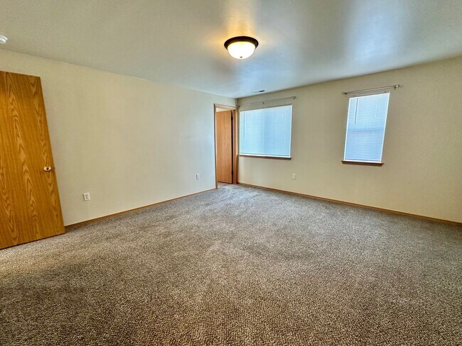 Building Photo - 4 Bedroom 3 Bathroom Home with Attached Garage, AC, and 2 Separate Living Areas!
