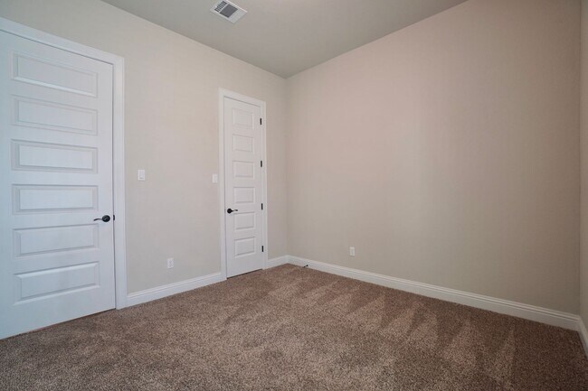 Building Photo - 6650 Verona Pl