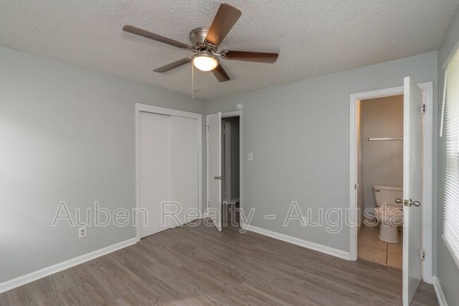 Building Photo - 2416 Barton Chapel Rd