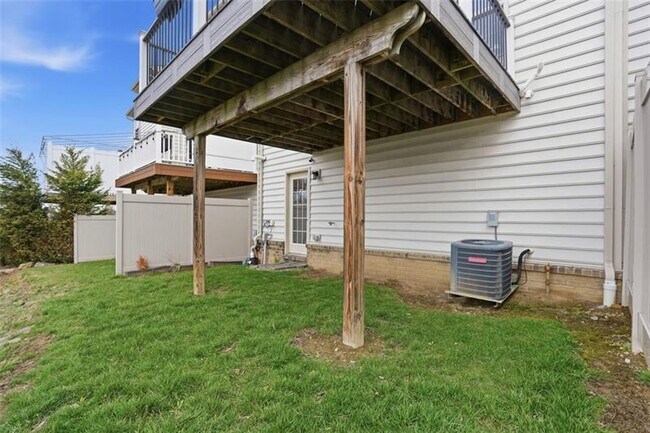 Building Photo - 404 Aprilmae Way