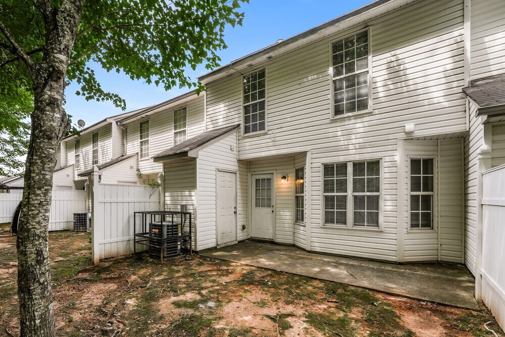 Building Photo - 2286 Strathmoor Manor Dr