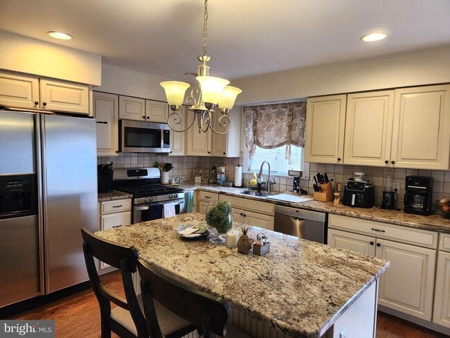 Building Photo - 5 Harlech Dr