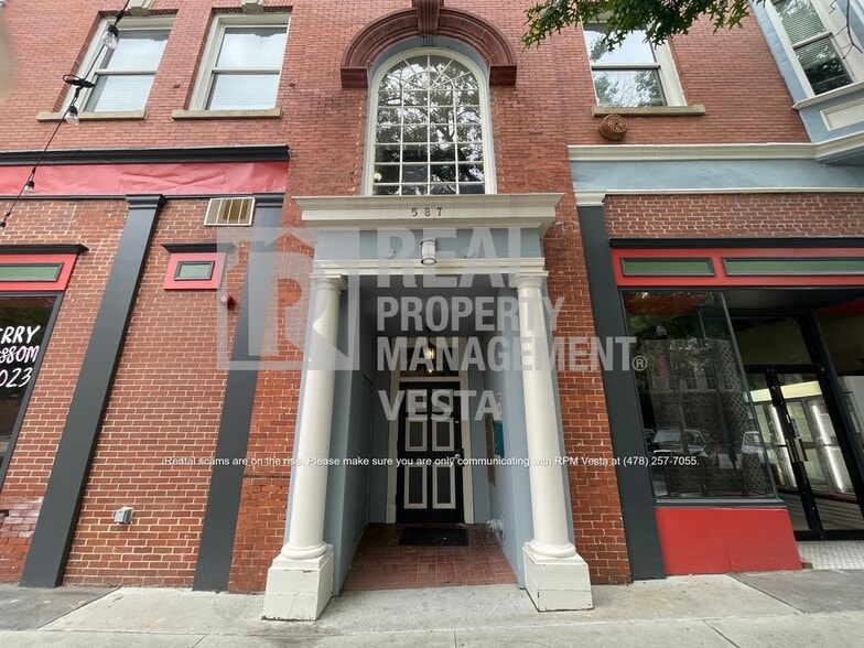 Building Photo - 587 Cherry St