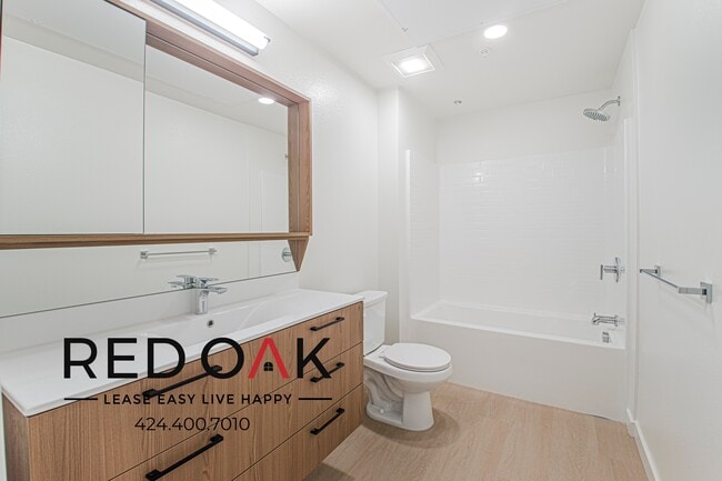 Building Photo - 856 S Gramercy Dr