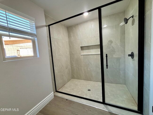 Building Photo - 2633 Dunoon Dr