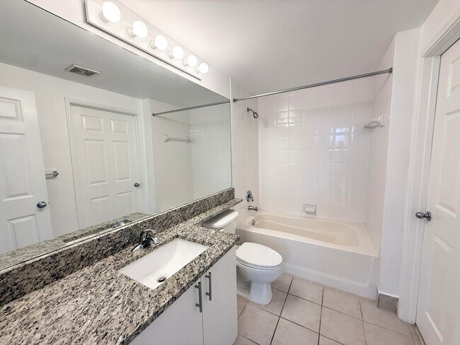 Building Photo - 630 S Sapodilla Ave
