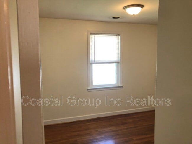 Building Photo - 1329 Calla Ave