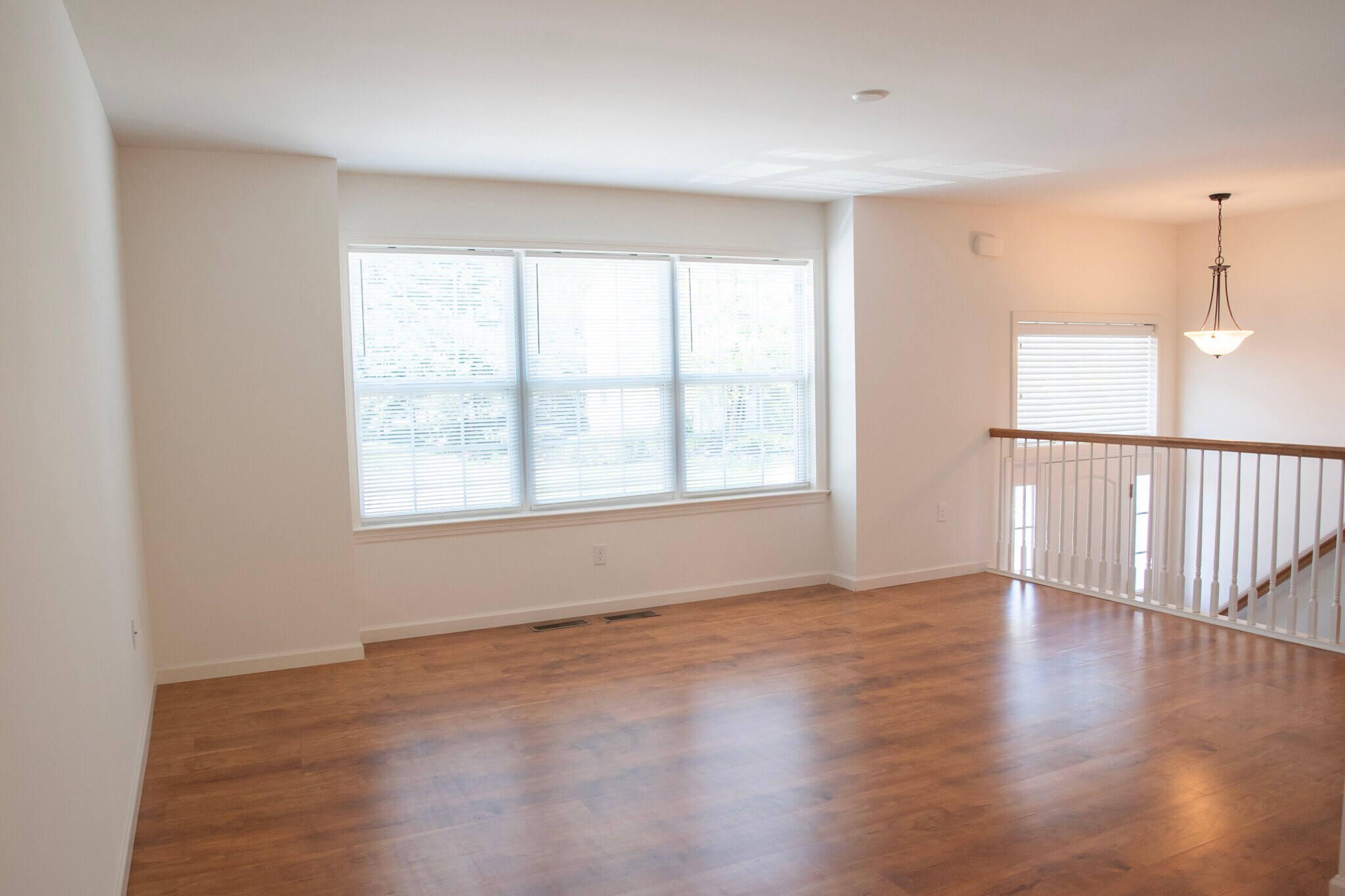 Building Photo - 635 Winding Ln