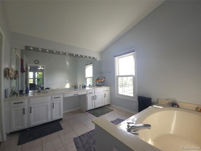 Building Photo - 45520 Morningside Dr