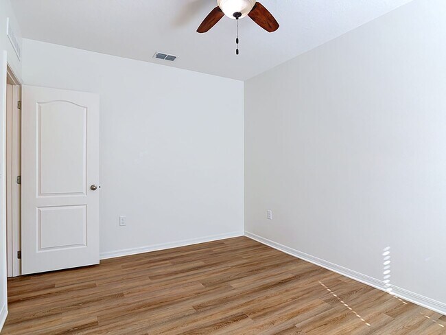 Building Photo - 221 W Fiesta Key Loop