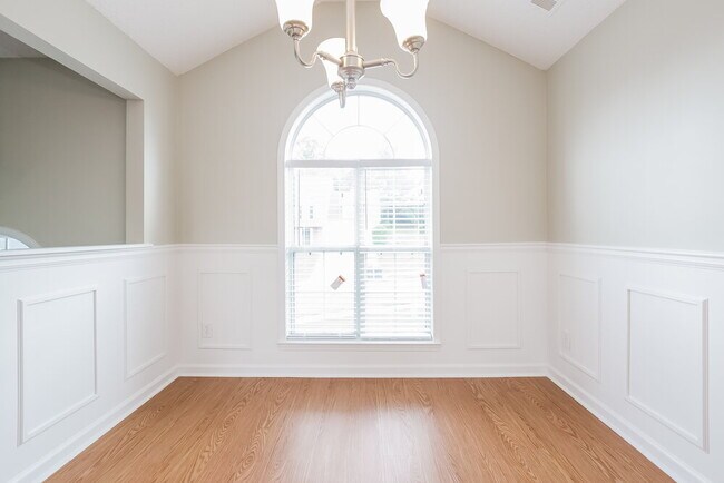 Building Photo - 413 Gresham Dr