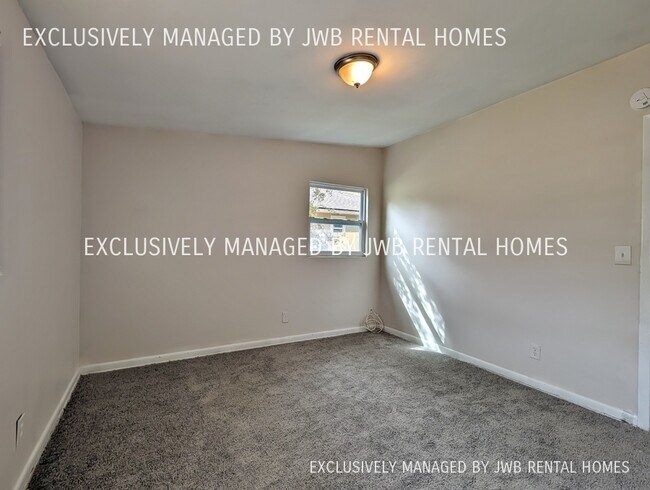 Building Photo - 1630 Detroit St